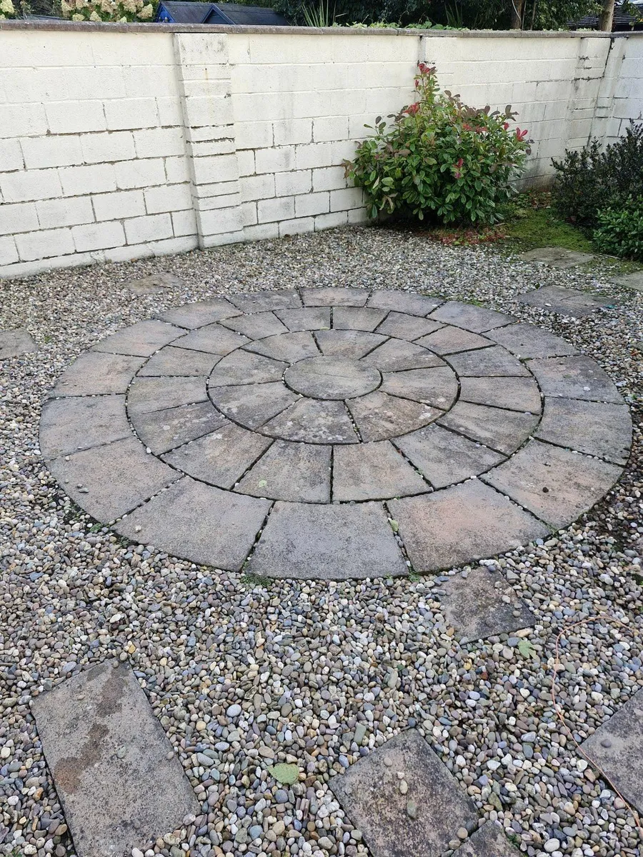 Circular paving - Image 1