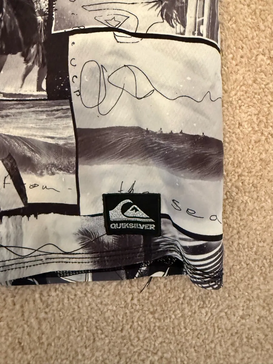 Men’s Medium Quiksilver Board Shorts - Image 2