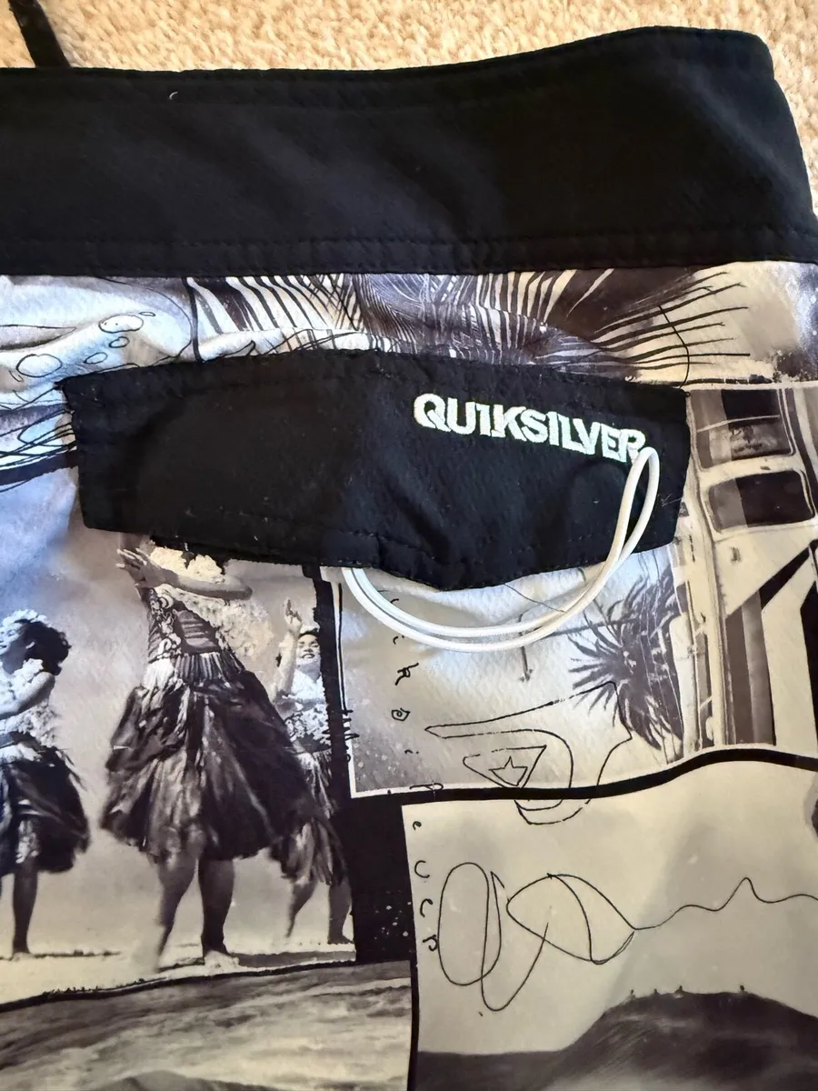Men’s Medium Quiksilver Board Shorts - Image 4