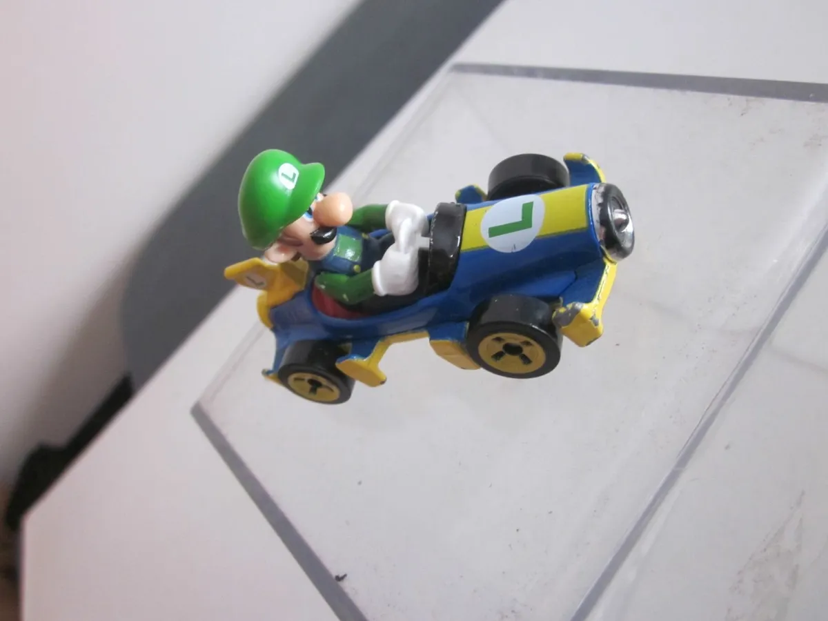 Hot Wheels GBG 27  Mario Kart 1:64 Die-Cast  Luigi - Image 1