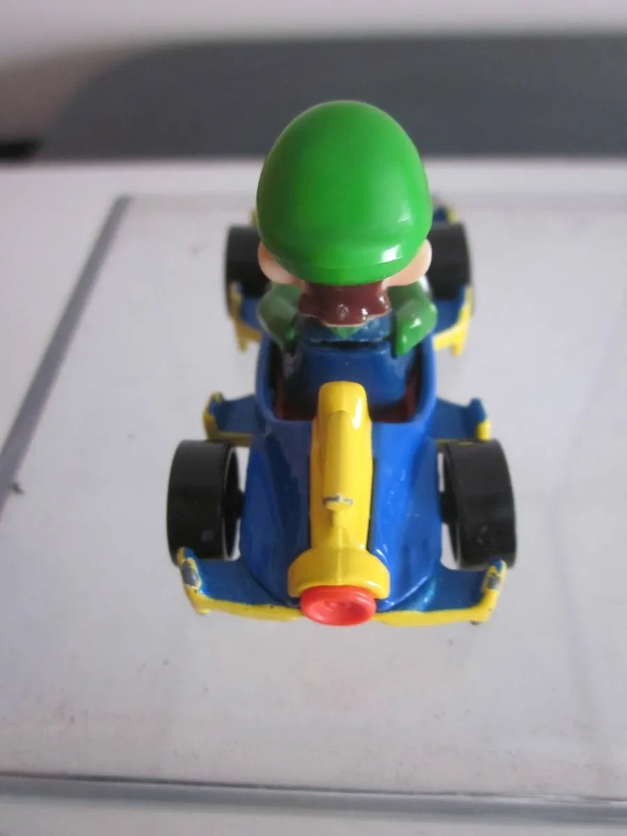 Hot Wheels GBG 27  Mario Kart 1:64 Die-Cast  Luigi - Image 2