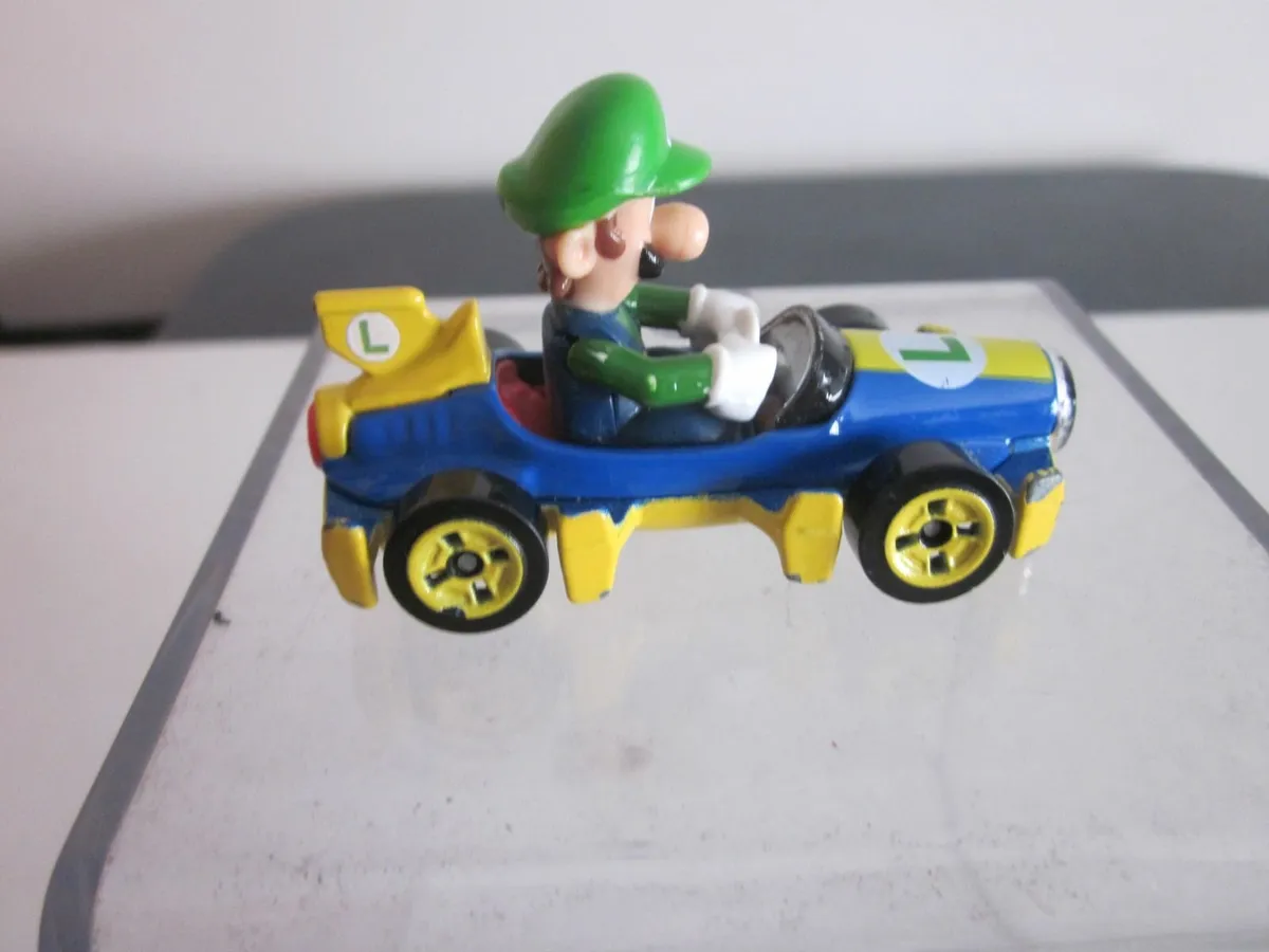 Hot Wheels GBG 27  Mario Kart 1:64 Die-Cast  Luigi - Image 4