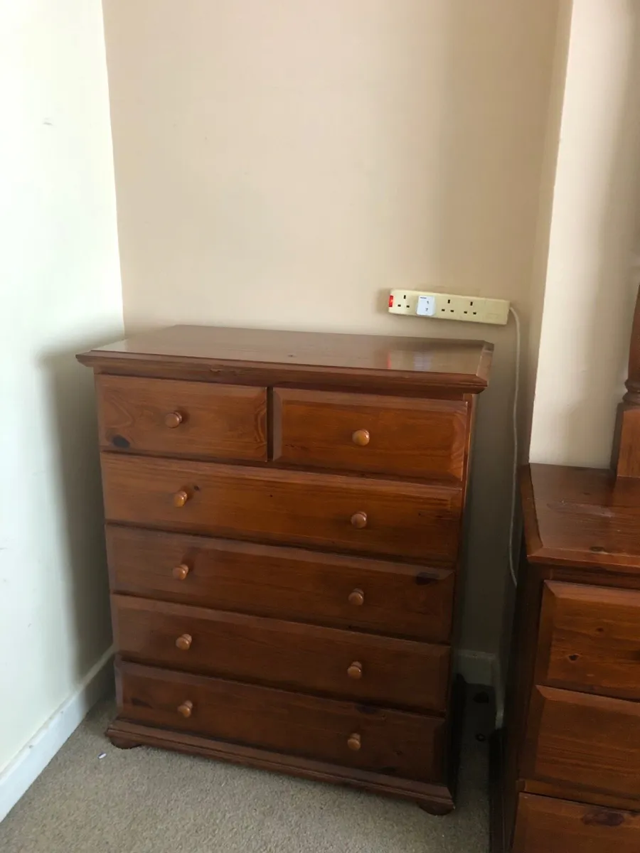 Bedroom furniture - Image 4