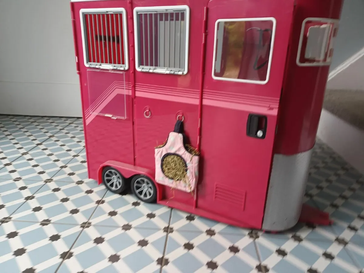Our generation doll 4x4 horse box - Image 4