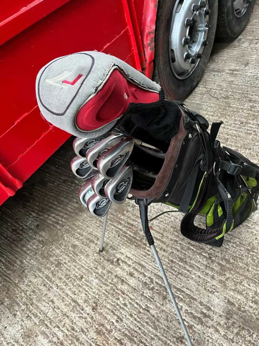 Golf bag and clubs - Image 1