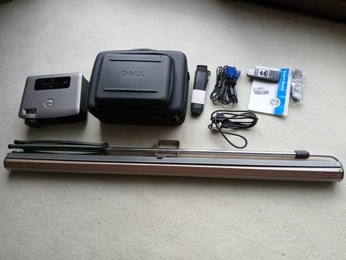 Dell Projector & Screen - Image 1