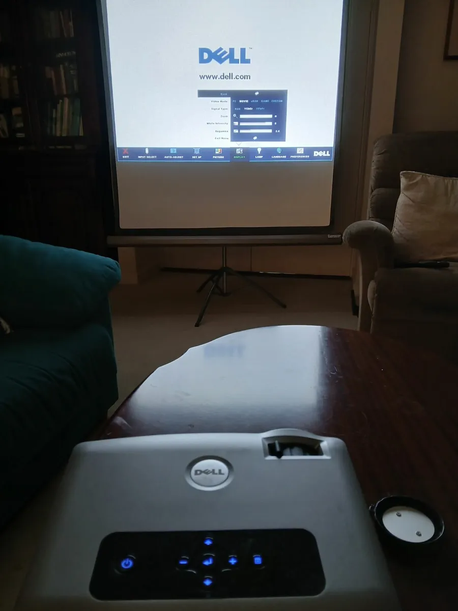 Dell Projector & Screen - Image 2