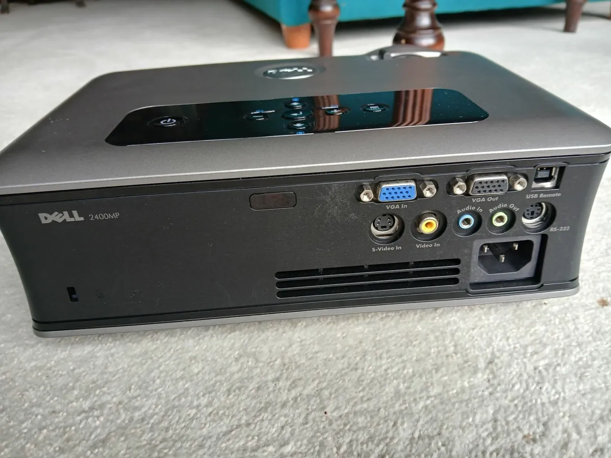 Dell Projector & Screen - Image 3