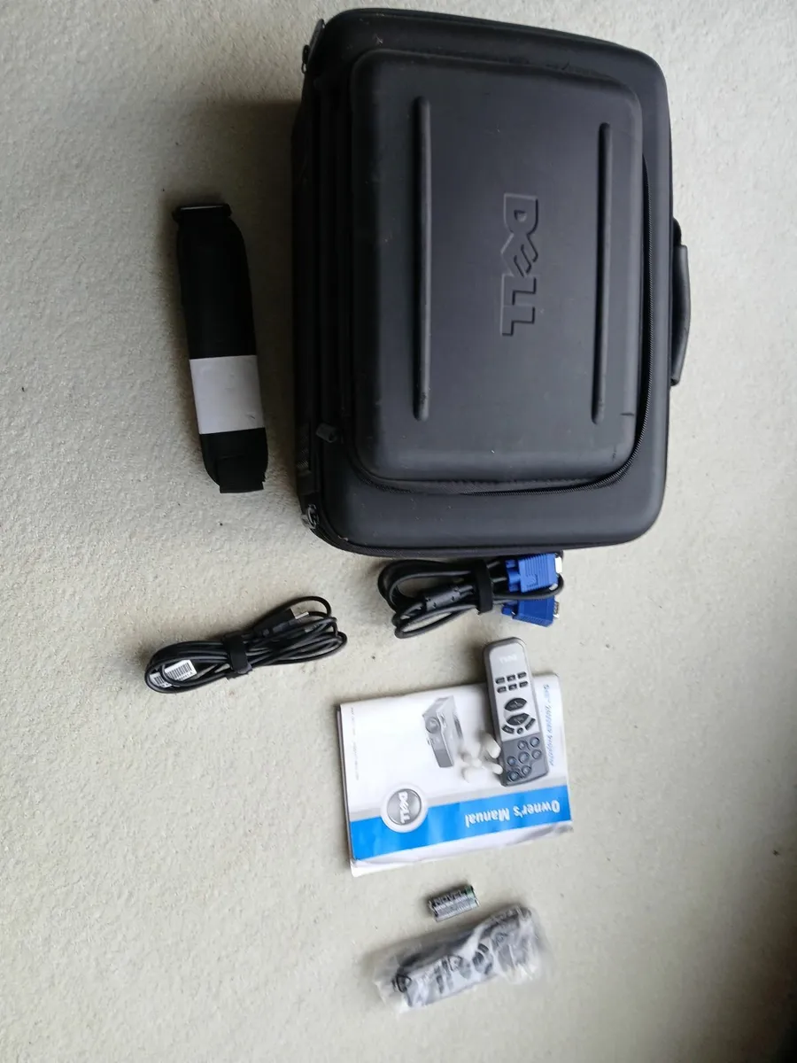 Dell Projector & Screen - Image 4