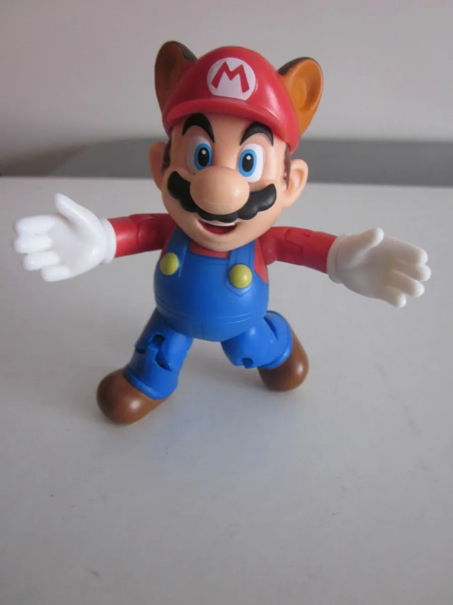 Super Mario Raccoon Jakks Poseable 4" Figure 2015 - Image 1