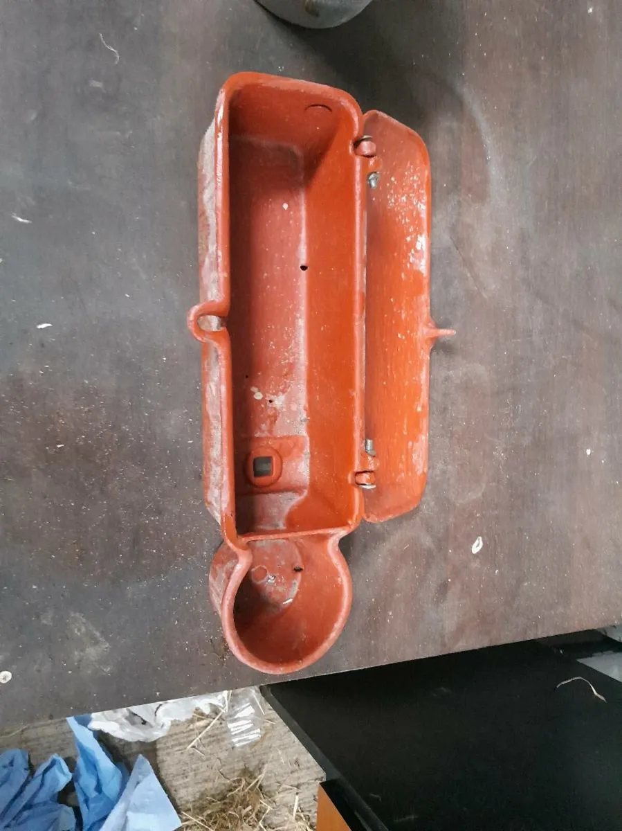 Tractor tool box - Image 2