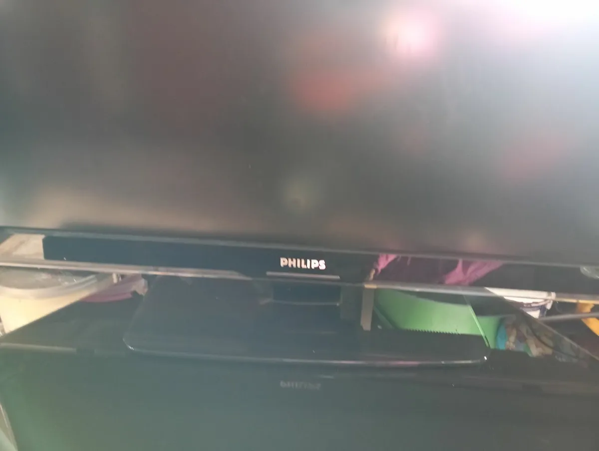 TV and TV stand - Image 2