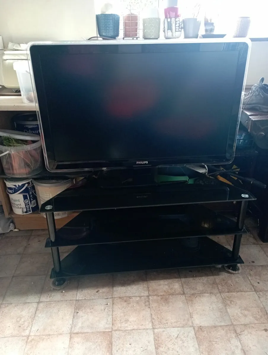 TV and TV stand - Image 1
