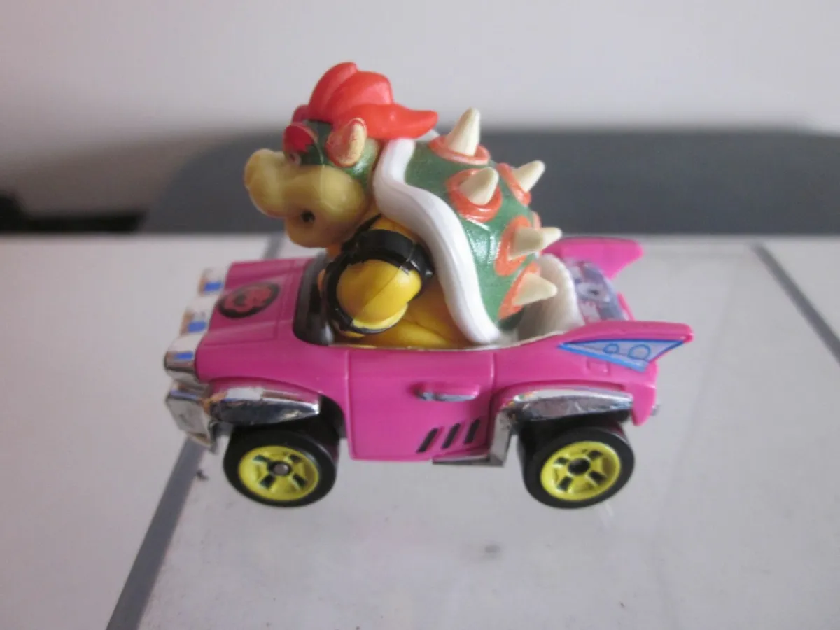 Hot Wheels GBG31 Mario Kart 1:64 Die-Cast Bowser - Image 3