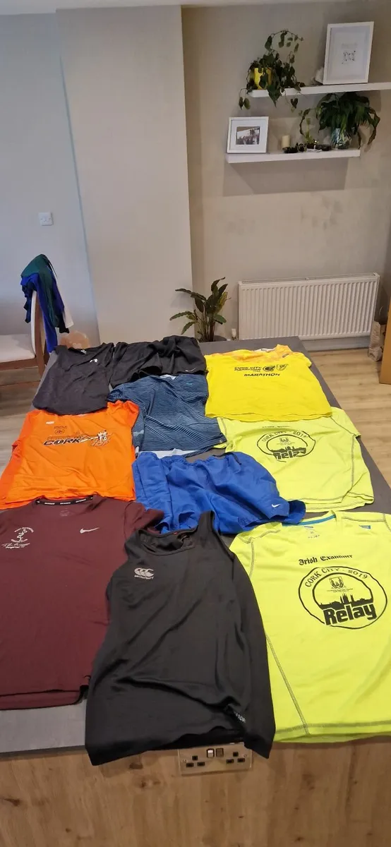 Running t shirts and shorts - Image 1