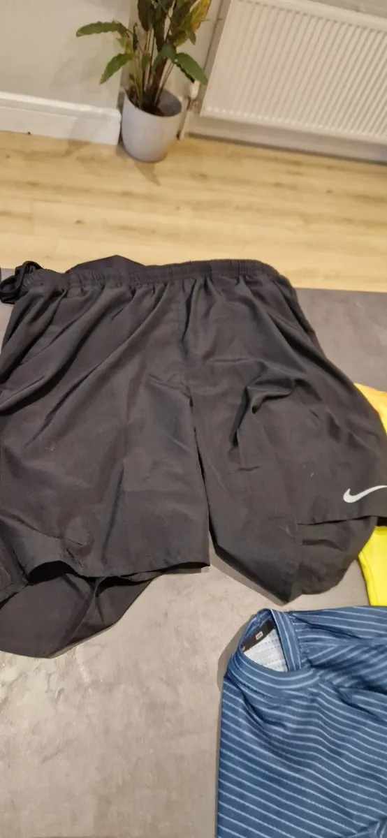 Running t shirts and shorts - Image 2