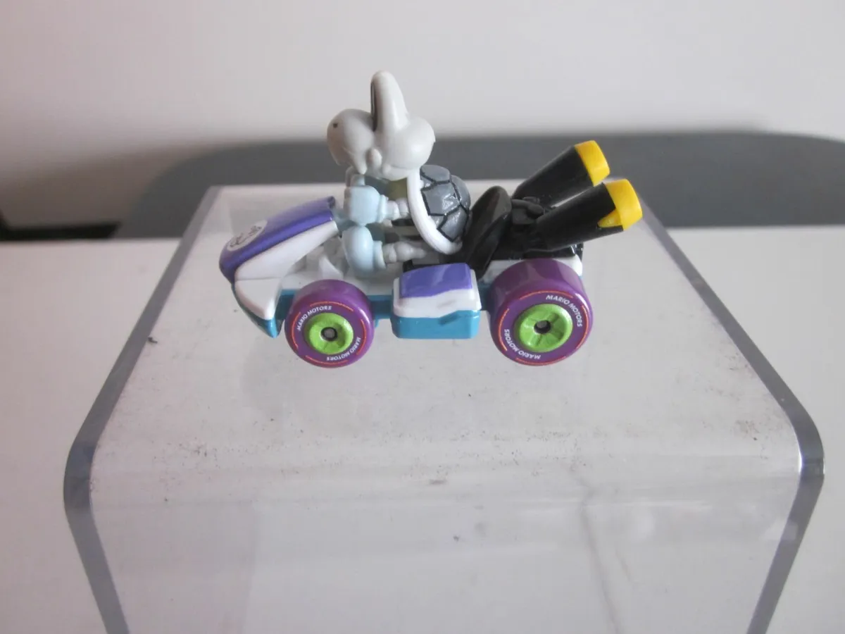 HotWheels GBG 26 MarioKart 1:64 Die-Cast Dry Bones - Image 2