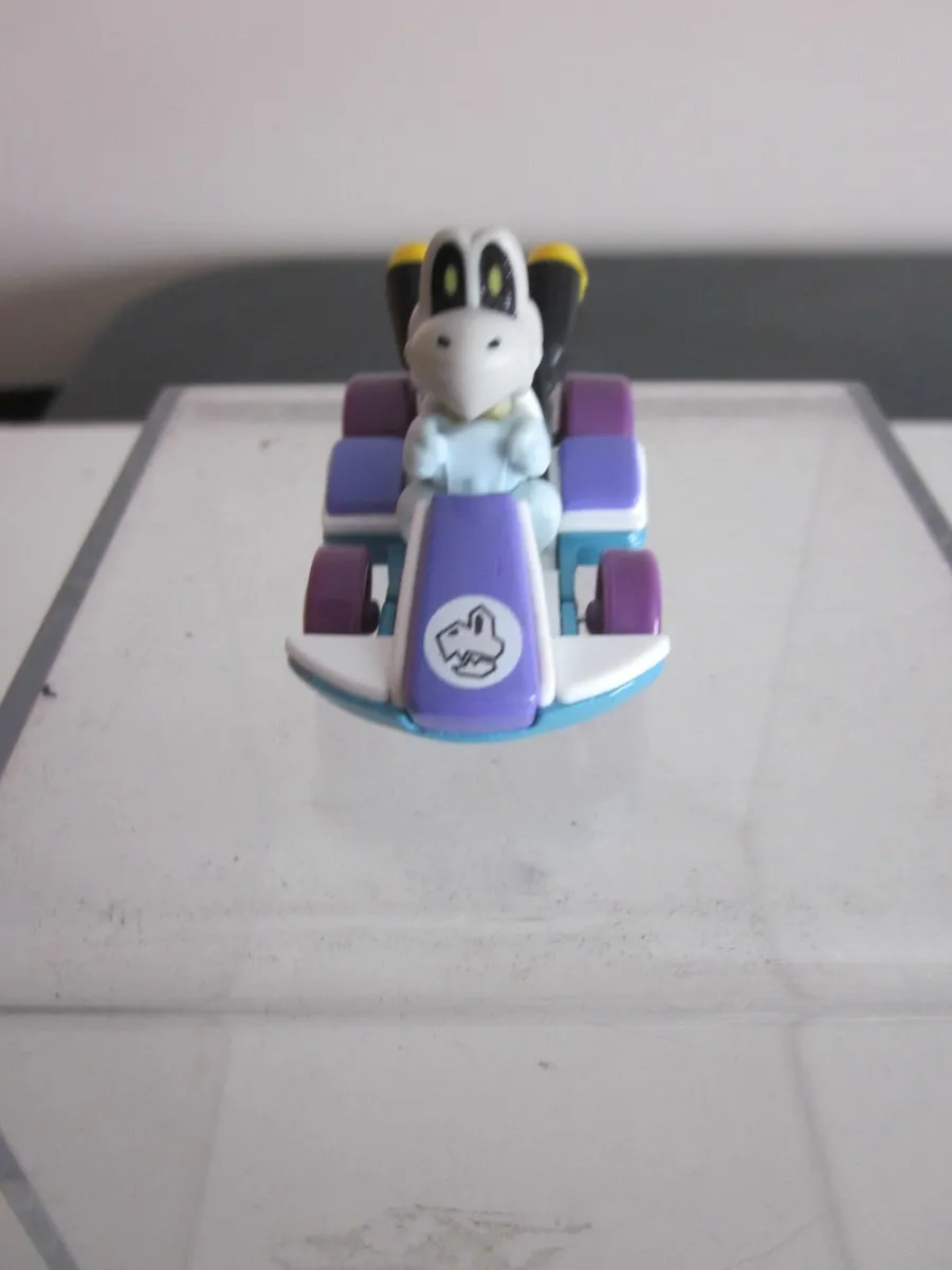 HotWheels GBG 26 MarioKart 1:64 Die-Cast Dry Bones - Image 3