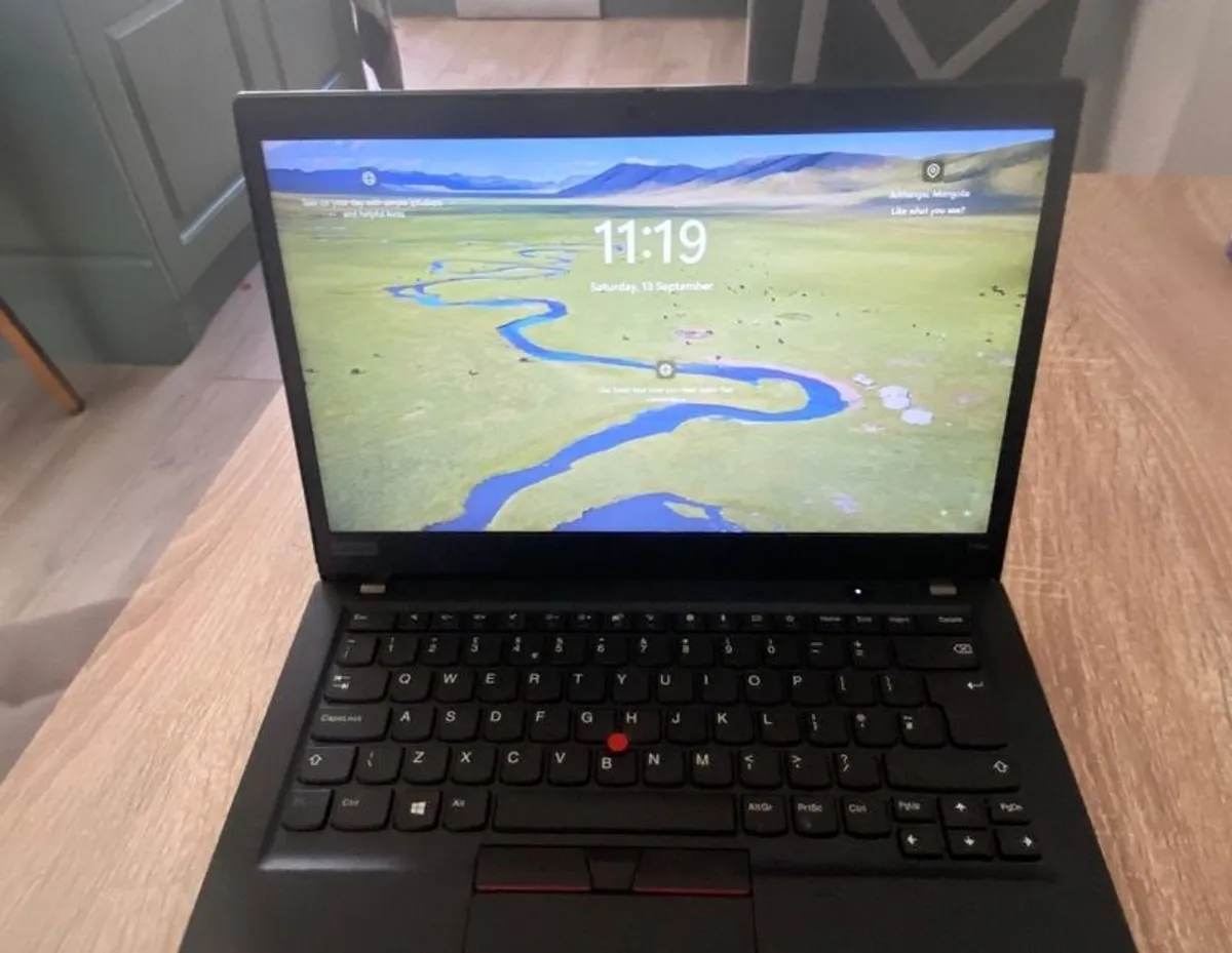 Lenovo ThinkPad T490s - Image 1