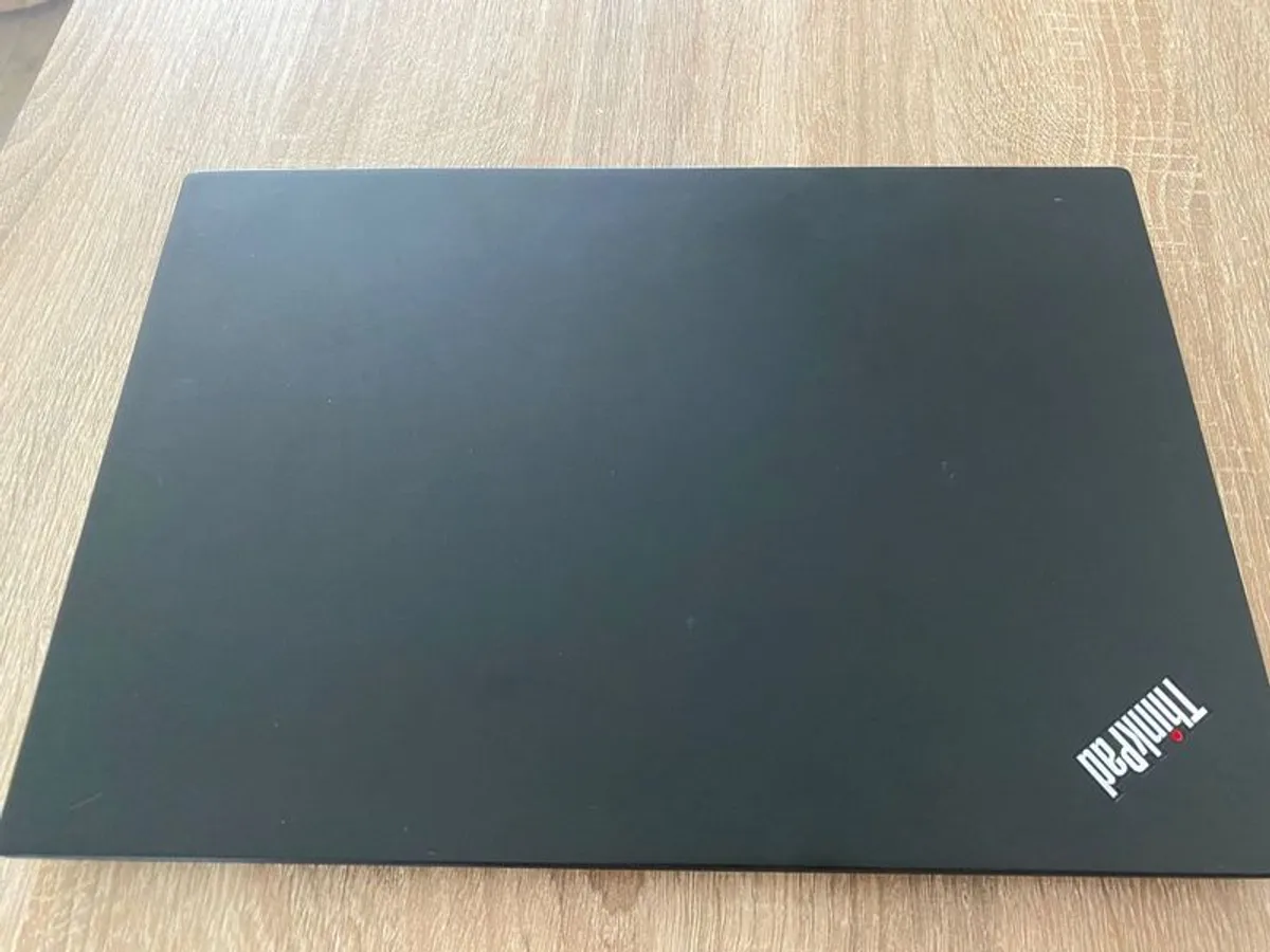 Lenovo ThinkPad T490s - Image 2