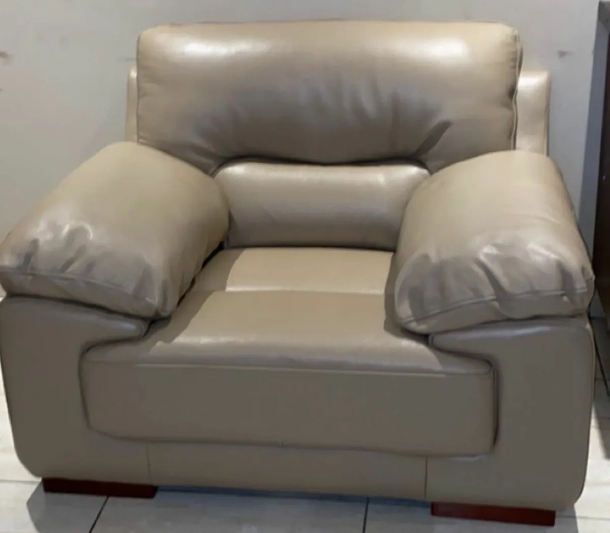 Suite Of Furniture - Image 1