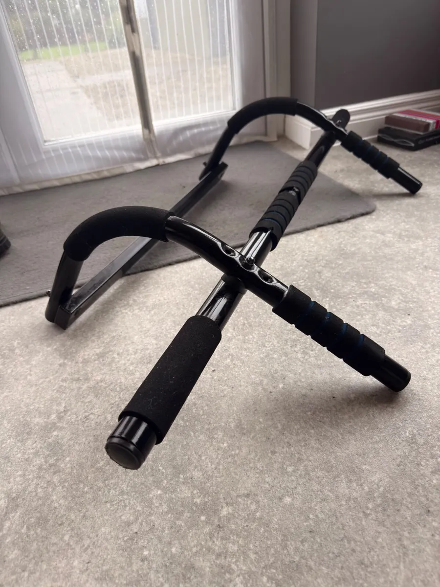Pull up bar - Image 1