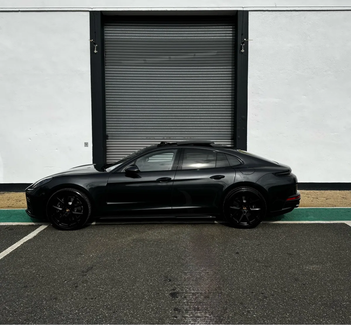 2025 Porsche Panamera - Image 2