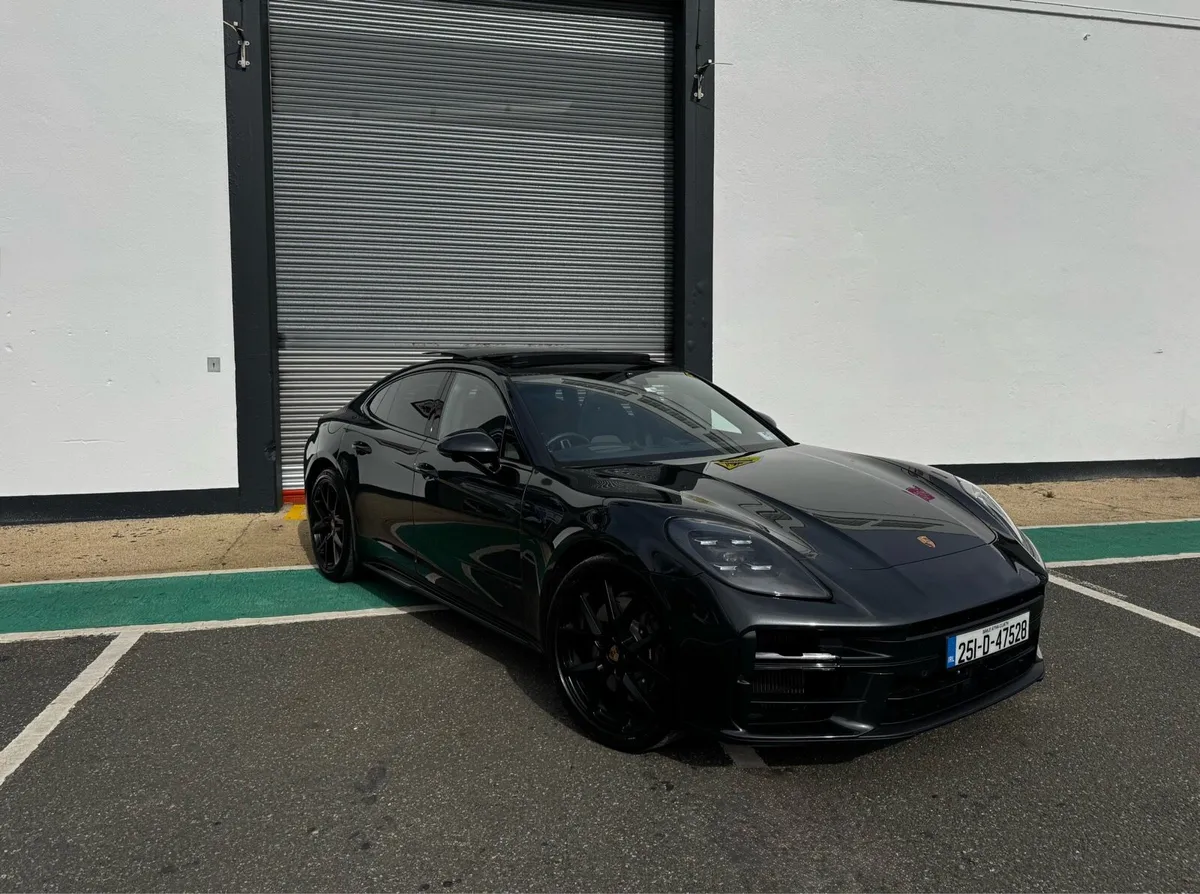 2025 Porsche Panamera - Image 4