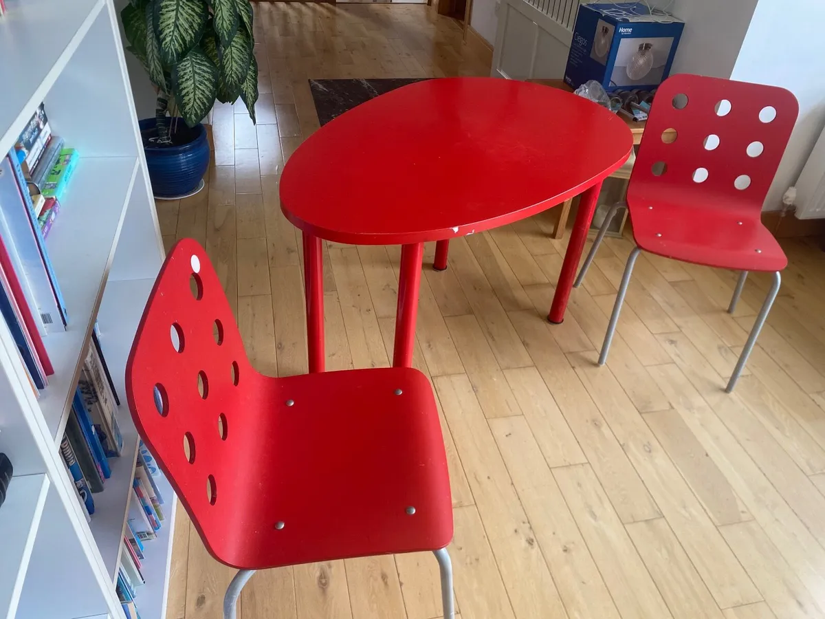 Table & two chairs - Image 4