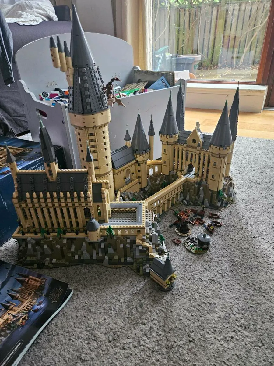 20 kg of genuine Lego includding 71043 - Image 1
