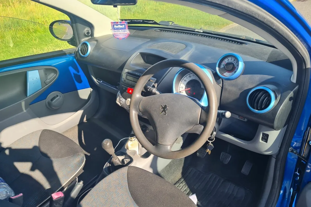 Peugeot 107 2010 - Image 2