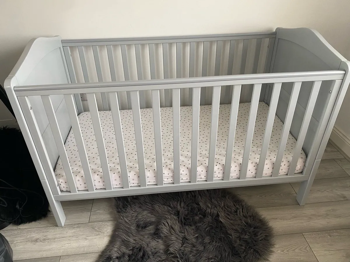 Nested Baby Cot - Image 2