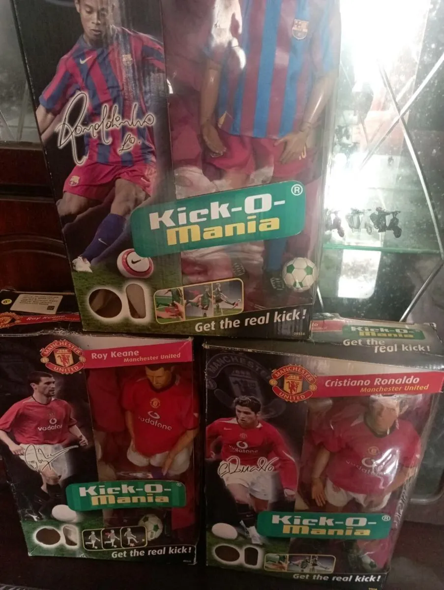 MANCHESTER UNITED KICK -O-MAINA FIGURES FOR SALE - Image 1