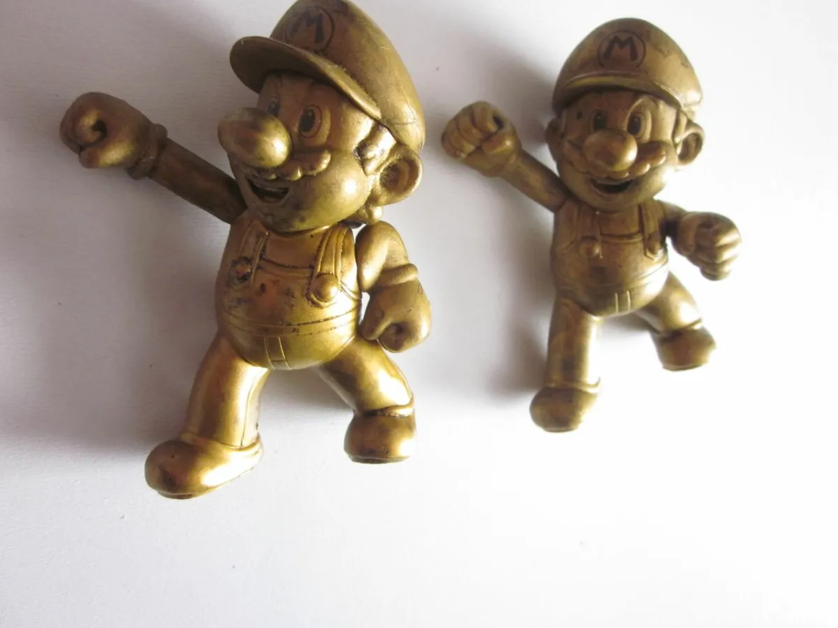 Nintendo Gold Trophy Series Super Mario Jakks 2.5" - Image 2