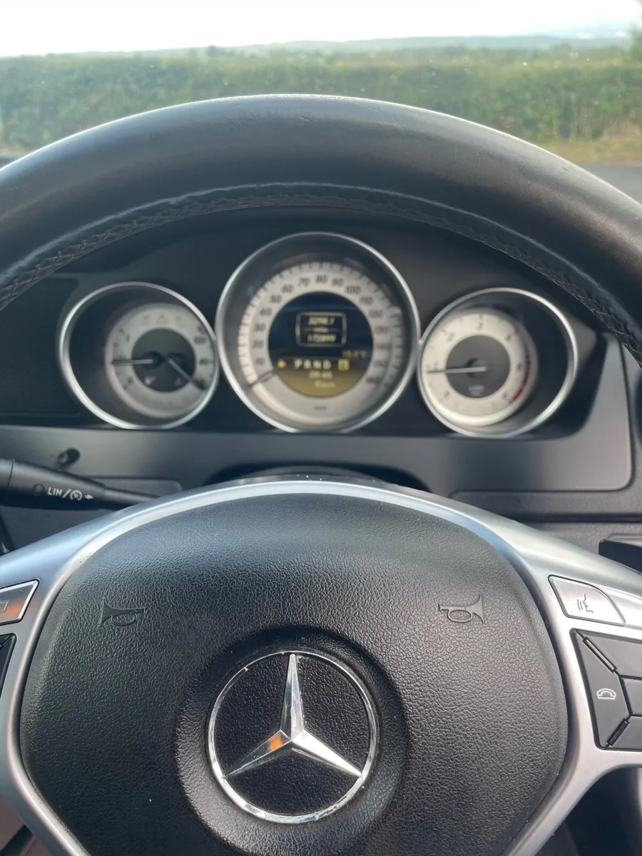 Mercedes-Benz C-Class 2011 - Image 2
