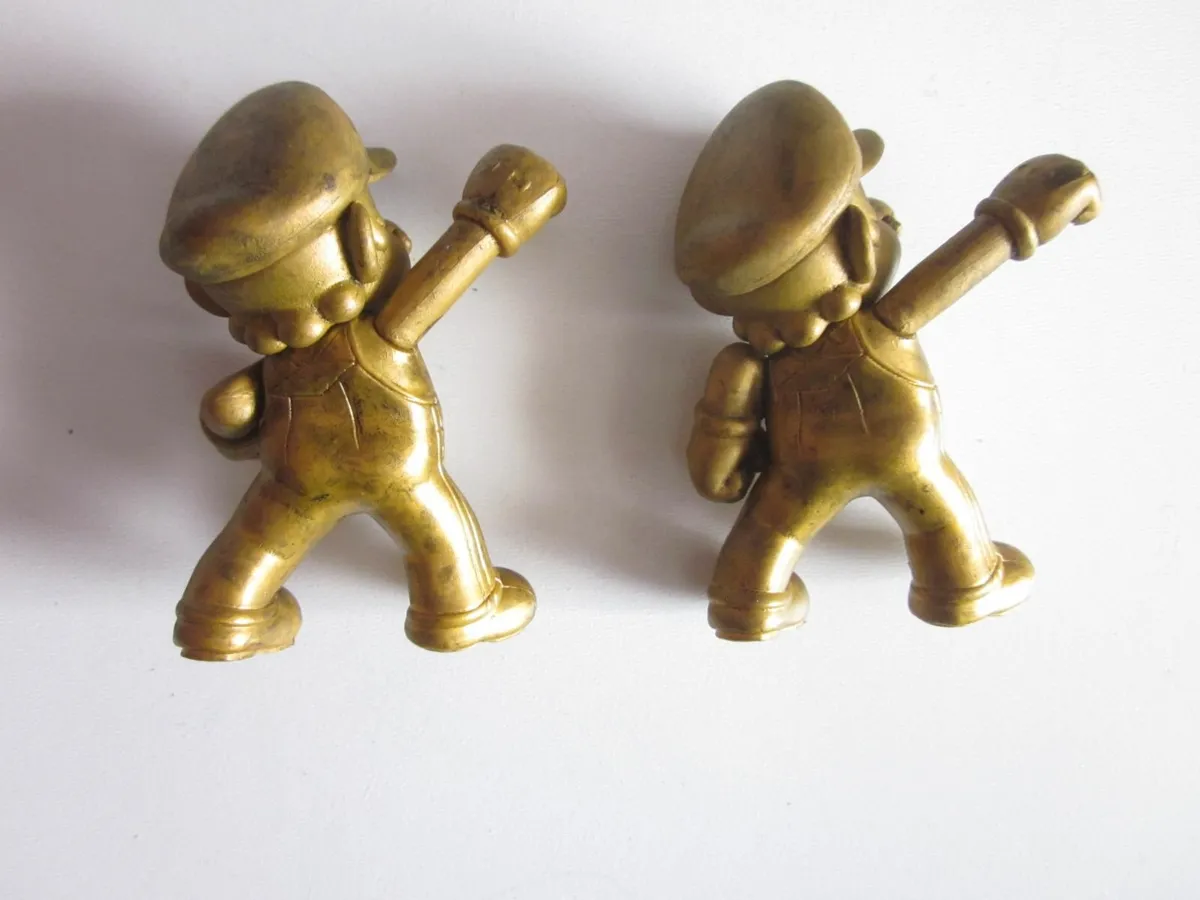 Nintendo Gold Trophy Series Super Mario Jakks 2.5" - Image 4