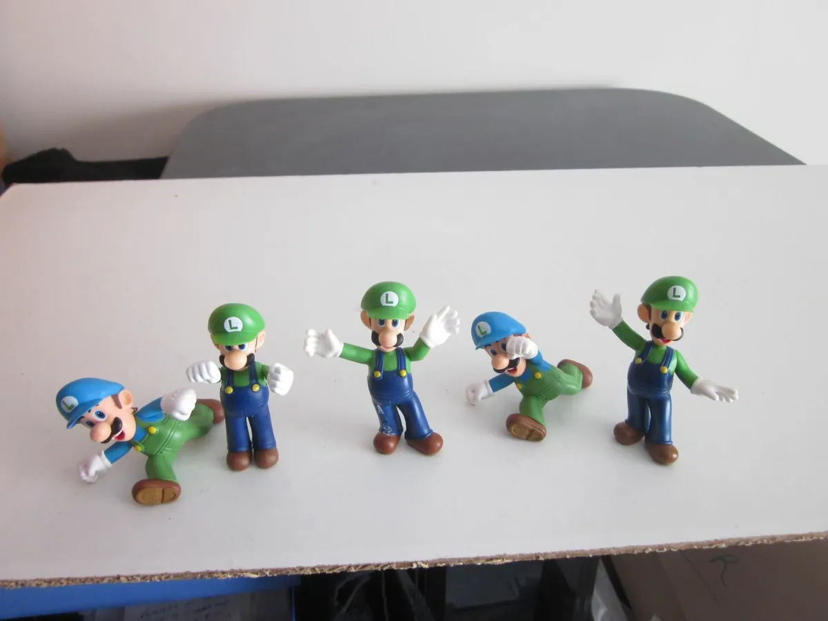Super Mario Jakks Poseable 2.5" Luigi Figures X5 - Image 1