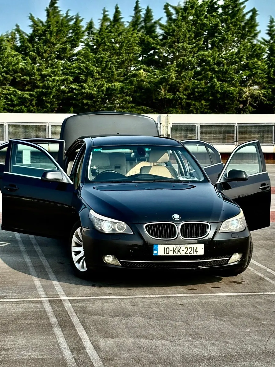 BMW 5-Series 2010 - Image 1