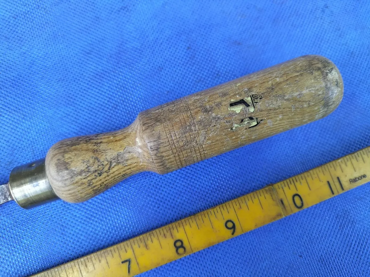 1" Carvers Gouge by Thomas Turton - Image 3
