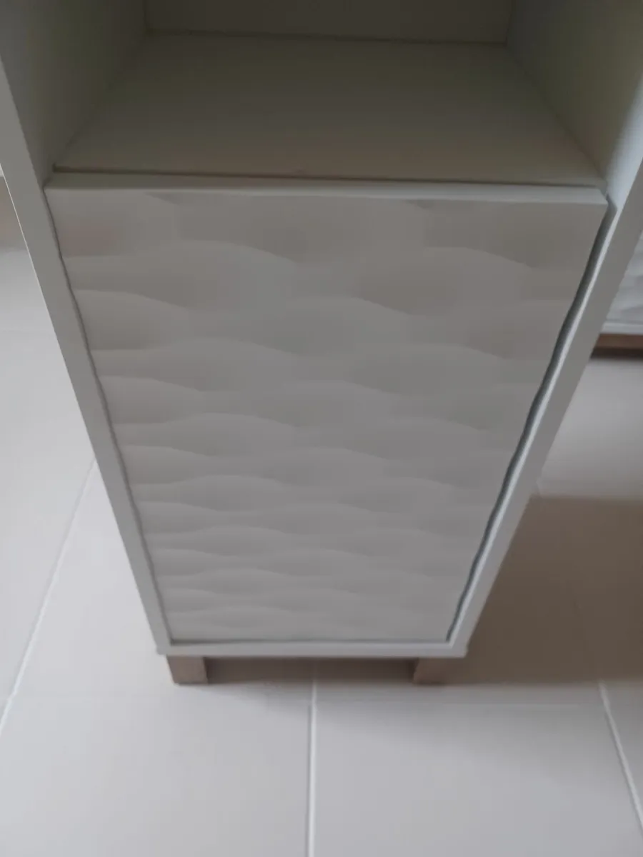 Bathroom cabinets - Image 3