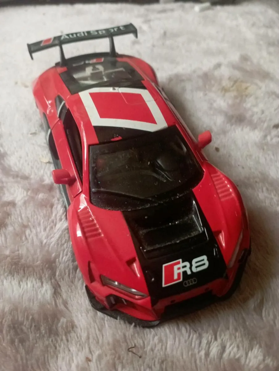 1-32 SCALE PULL BACK ALLOY TOY AUDIO R8 LMS. - Image 2