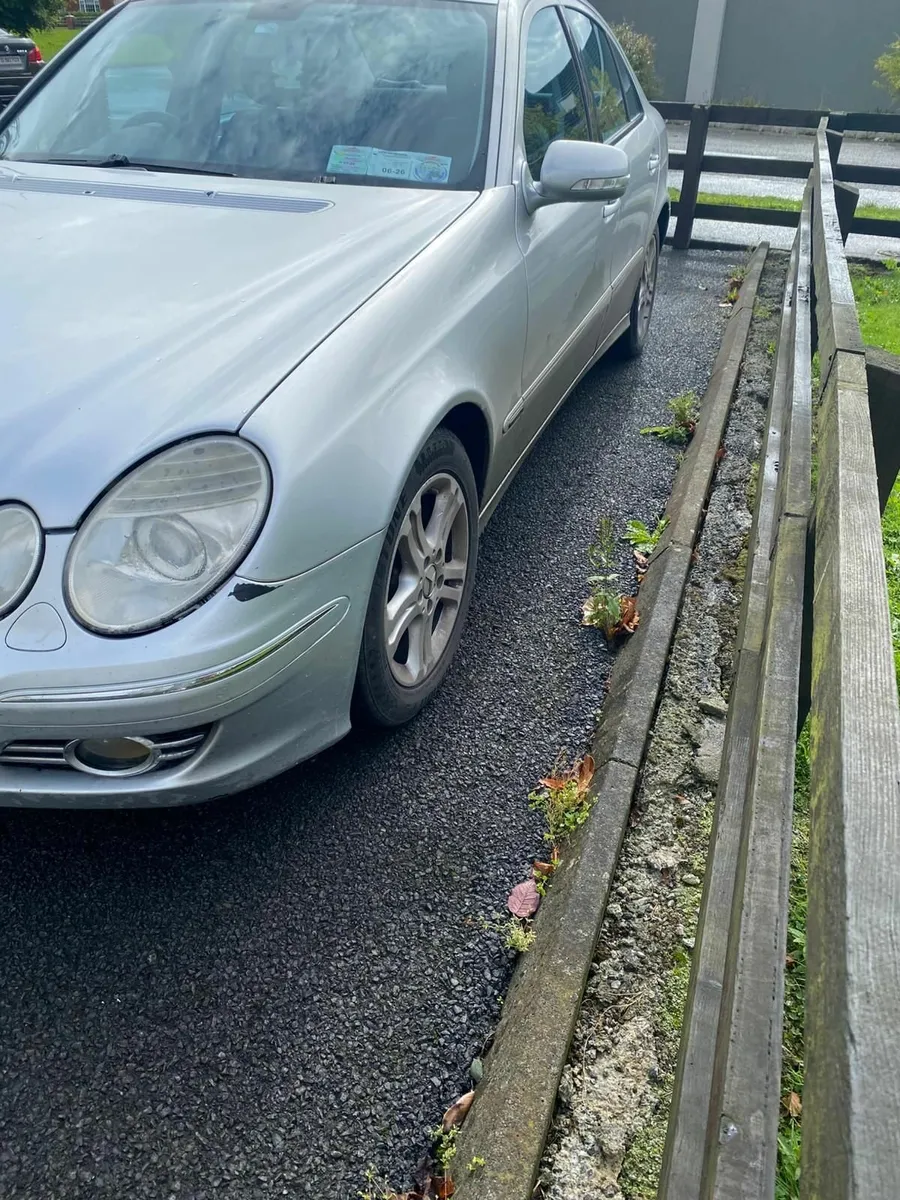 Mercedes-Benz E-Class 2009 - Image 4