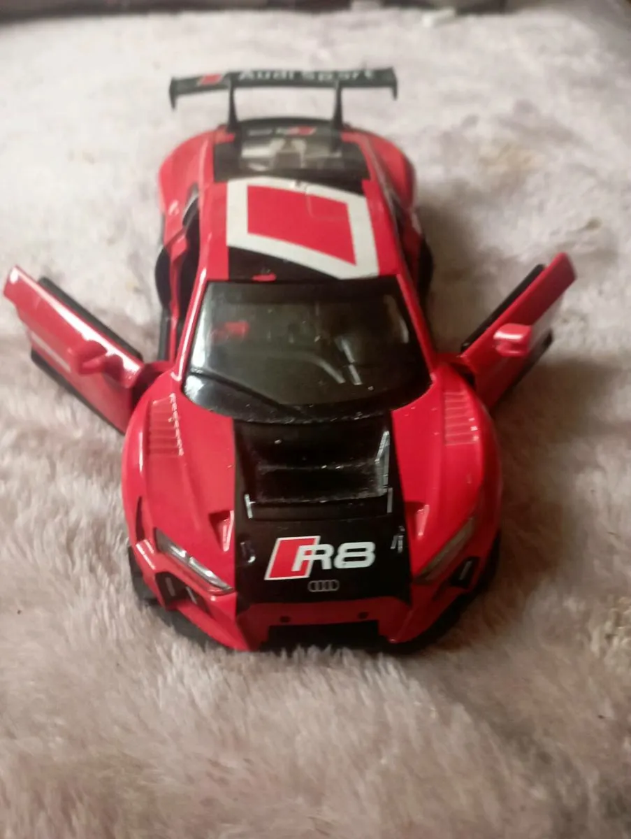 1-32 SCALE PULL BACK ALLOY TOY AUDIO R8 LMS. - Image 3