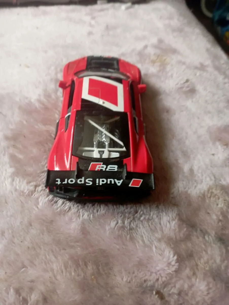 1-32 SCALE PULL BACK ALLOY TOY AUDIO R8 LMS. - Image 4
