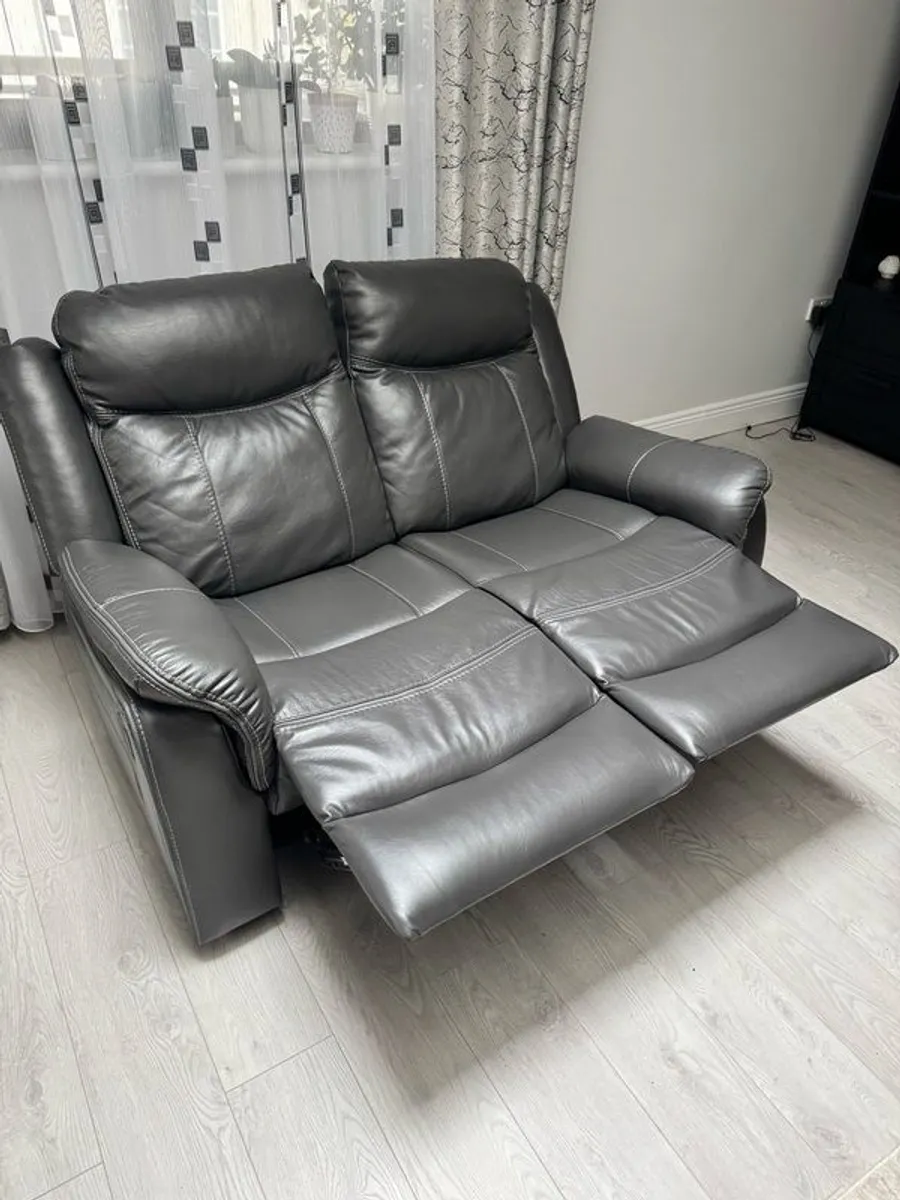 couch - Image 2