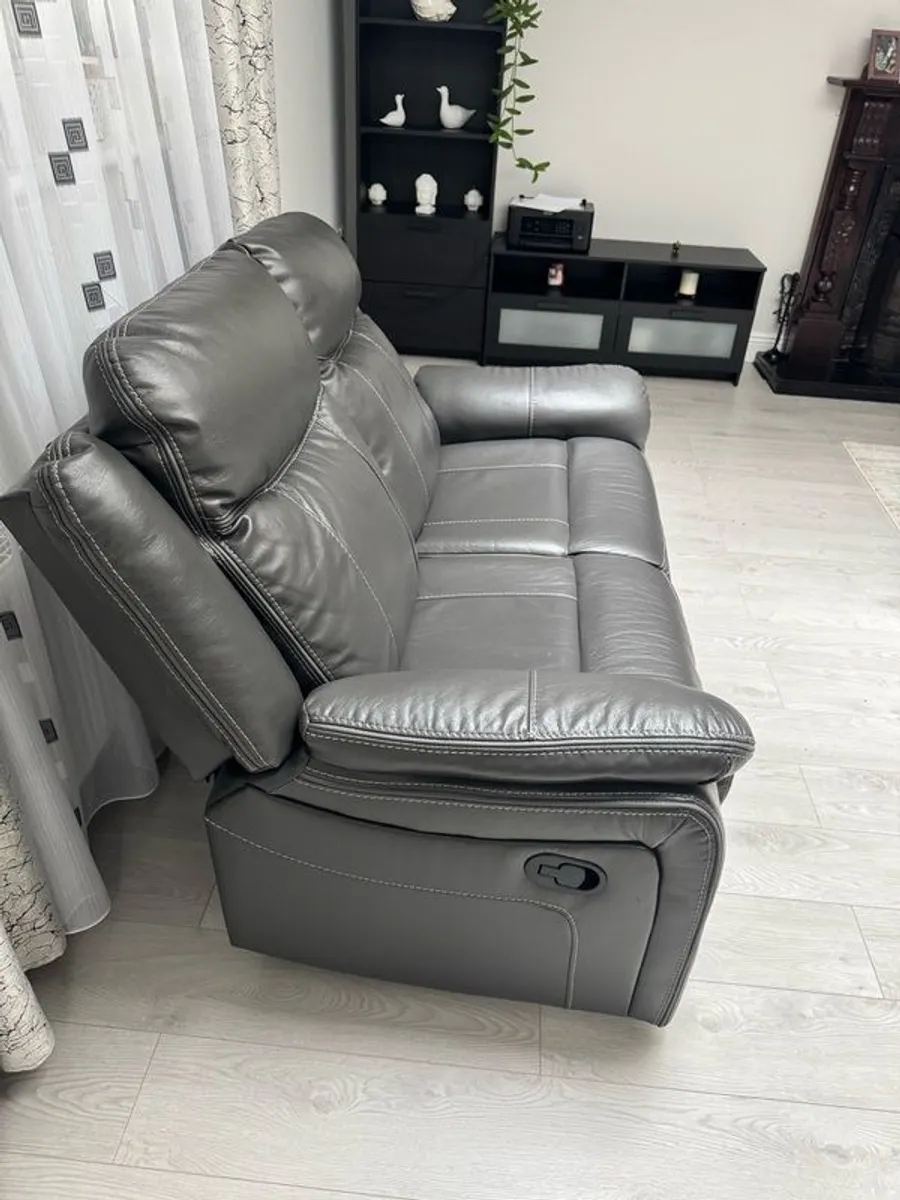 couch - Image 3