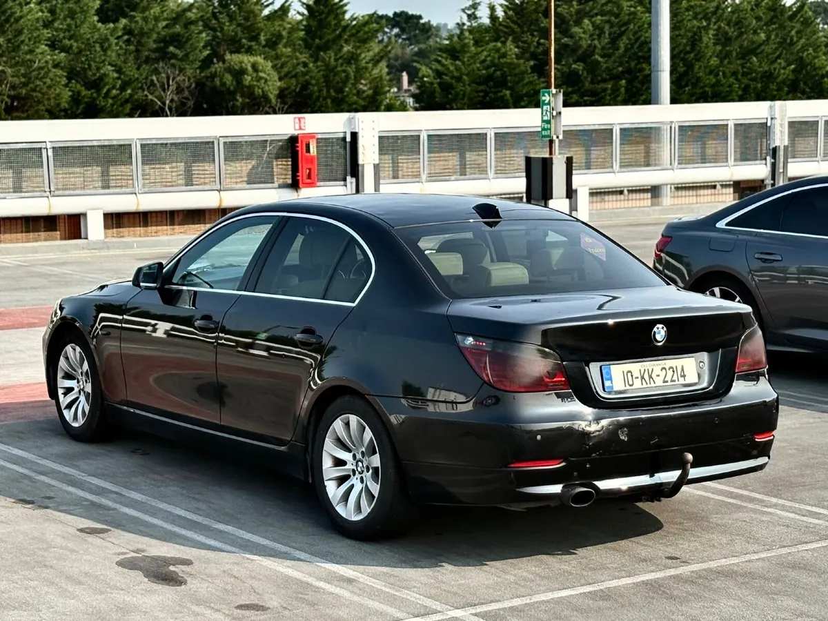 BMW 5-Series 2010 - Image 4