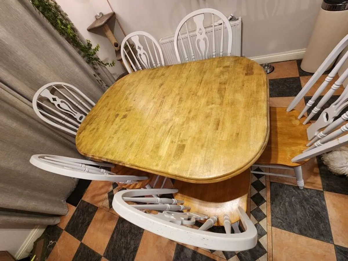 Oak dining table and chairs - Image 1