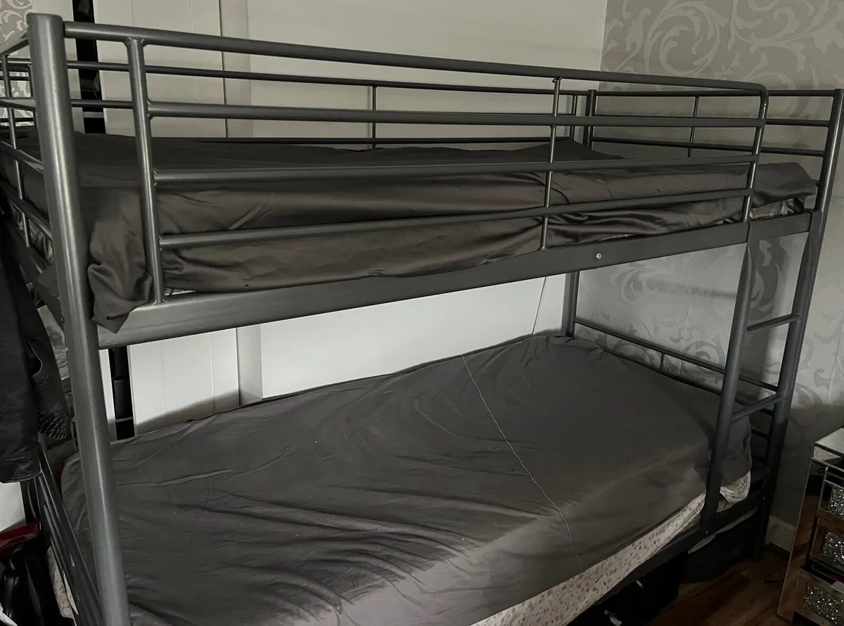 metal bunk bed
