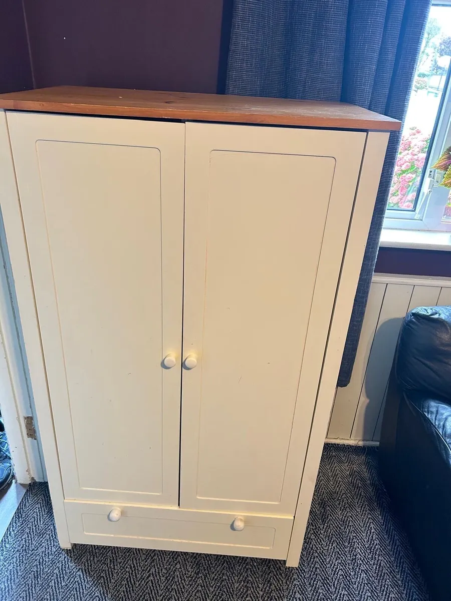 Kids wardrobe - Image 1